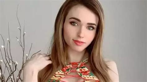 Amouranth Bio, Age, Height, Boyfriend, Family, Net。